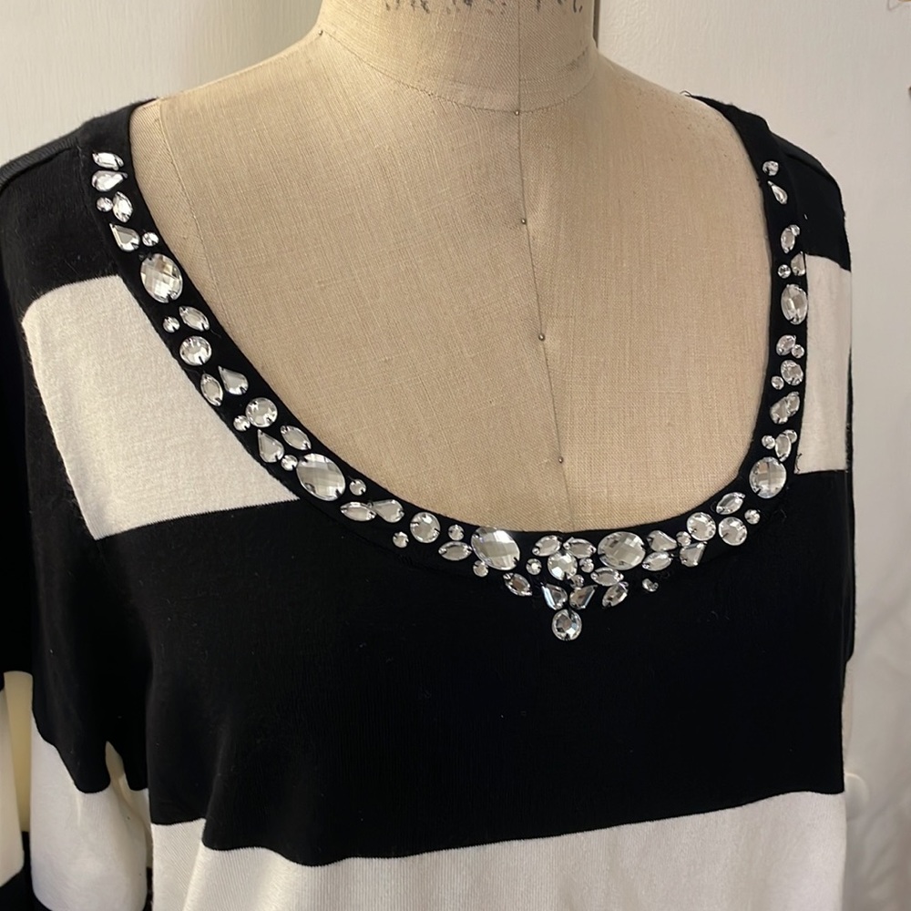 Black and white stripe long sleeve V-neck jeweled lightweight sweater - Picture 2 of 6